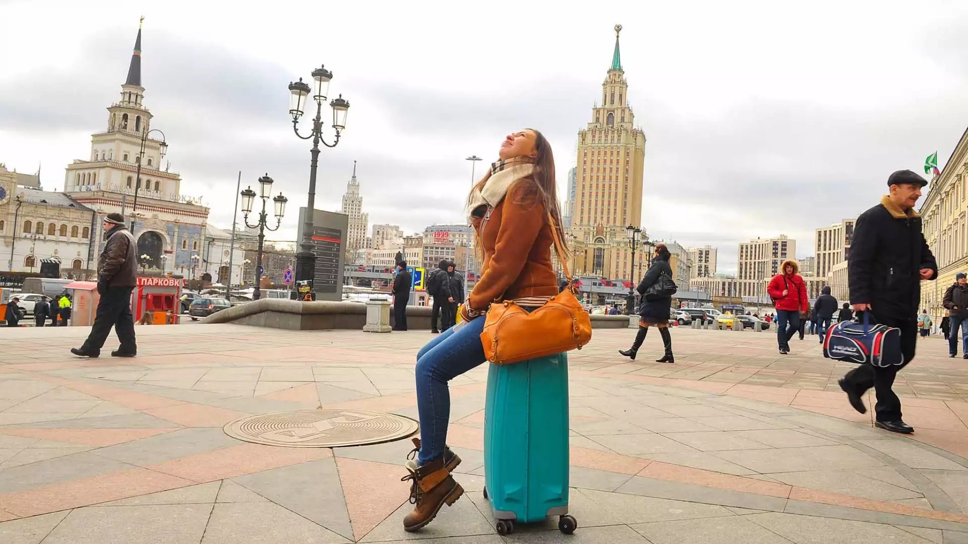 Как переехать в Москву, найти работу и жилье для девушки